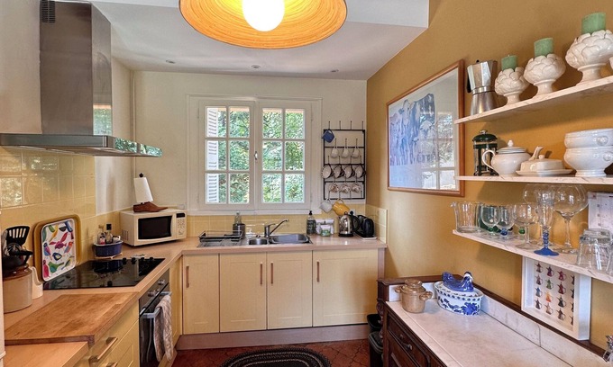 North district House | Quaint Gatehouse in Niort - Close To Town Center