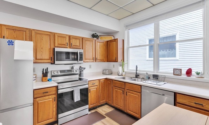 Geyser Crest House | Quaint Hideaway: Close To Spac & Ballston Spa 3 Bedroom Home by RedAwning