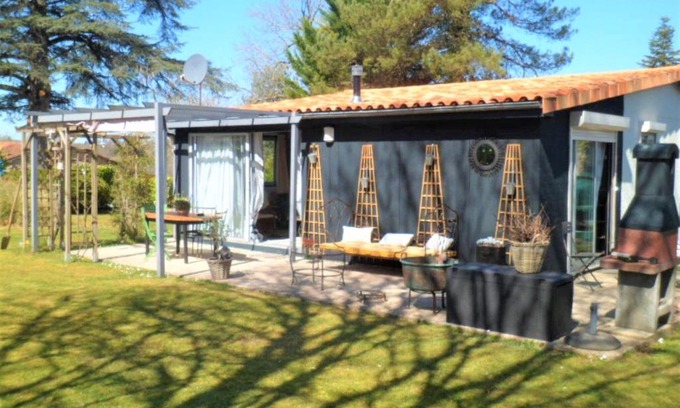 Ecuras House | Quaint Holiday Home in Écuras with Garden