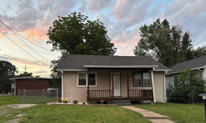 Emporia House | Quaint parkside home
