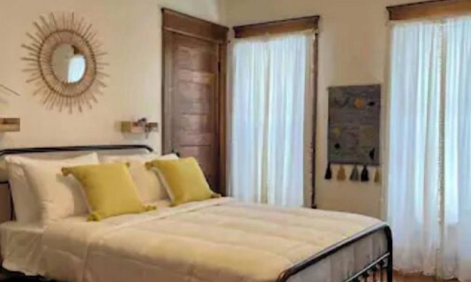 Meadville Apartment | Quaint Pet Friendly 2 Bed Apartment Downtown