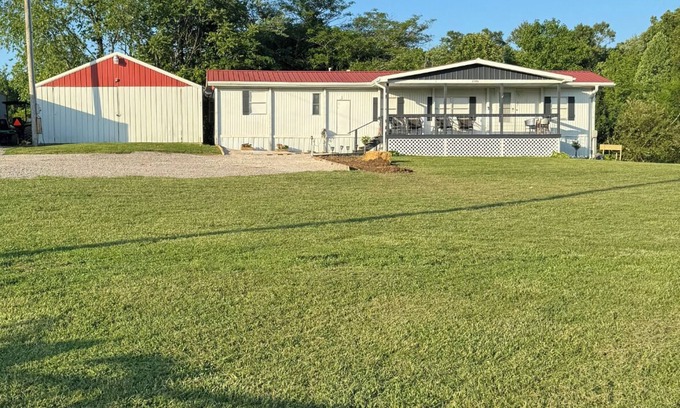 Celina House | Quaint quiet mobile home 2 miles from Holly Creek marina! Just remodeled!
