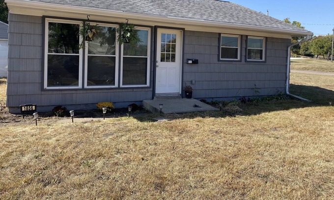Cedar Rapids - Iowa City Cottage | Quaint river cottage