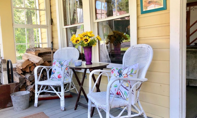 Caroga Lake Cottage | Quaint Rustic Cottage in Charming Caroga Lake -100 Steps to Lake (not on lake)