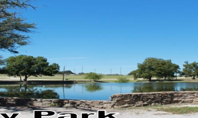 Copperas Cove House | Quaint SFR close to City Park and 15 minutes from Fort Hood