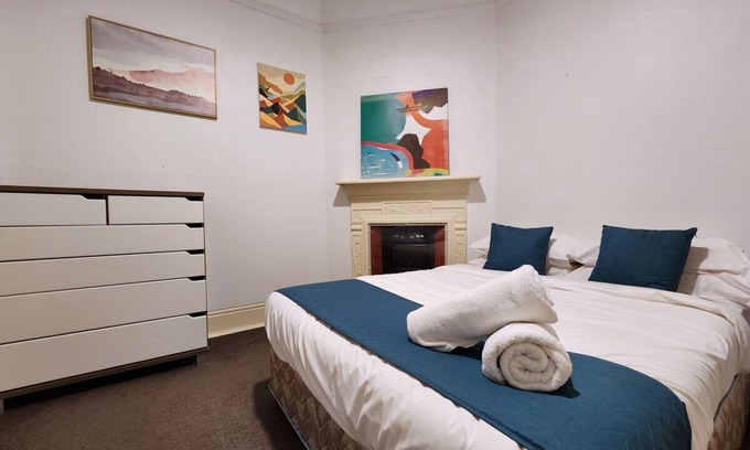 The Rocks Apartment | Quaint terrace house The Rocks