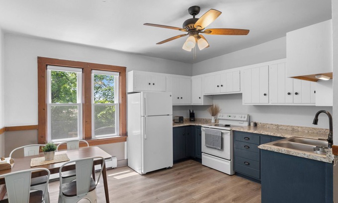 Grafton Other | Quaint wooded farmhouse in charming Grafton