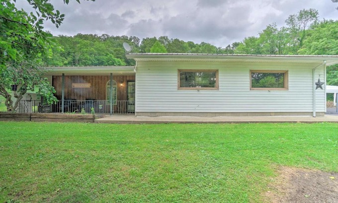 Zanesville House | Quaint Zanesville Home with Game Room and Yard!