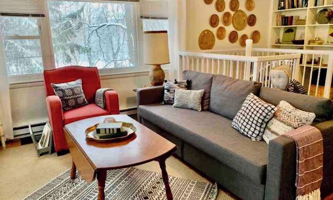 Spring Grove Cottage | Quaker Hill Cottage on gated estate with fire pit & hiking trails