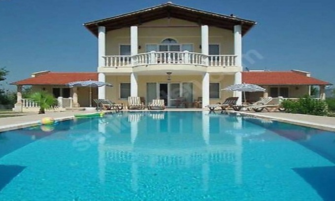 Dalyan Villa | Quality accommodation with 3 large, comfortable bedrooms with enclosed bathrooms