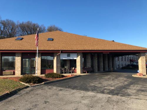 Mineralwells Hotel | Quality Express Inn & Suites