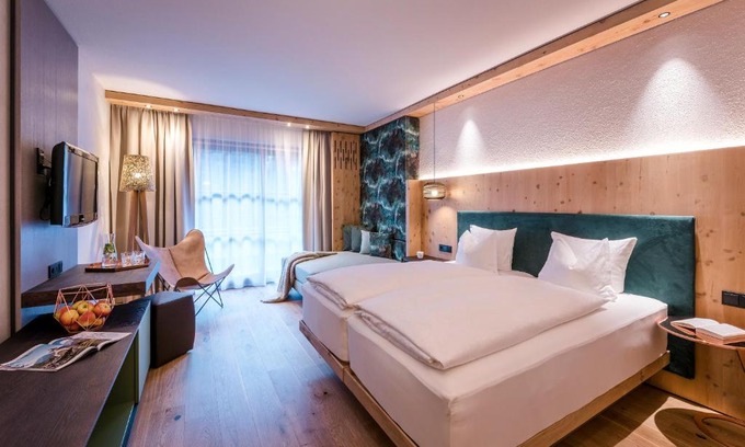 Sankt Anton am Arlberg Hotel | "Quality Hosts Arlberg" Hotel zur Pfeffermühle