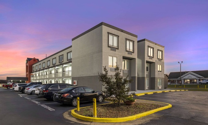 Jackson Hotel | Quality Inn Jackson