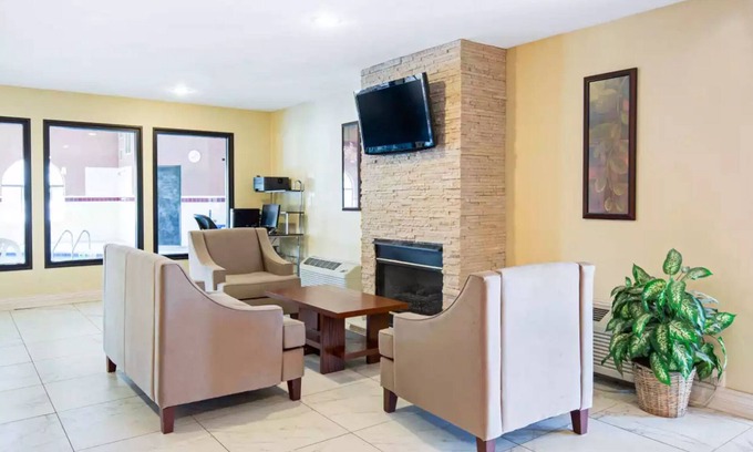 Monee Hotel | Quality Inn Monee I-57
