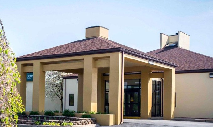 West Milton Hotel | Quality Inn New Columbia-Lewisburg