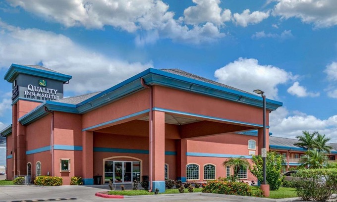 Mercedes Hotel | Quality Inn & Suites at The Outlets Mercedes-Weslaco