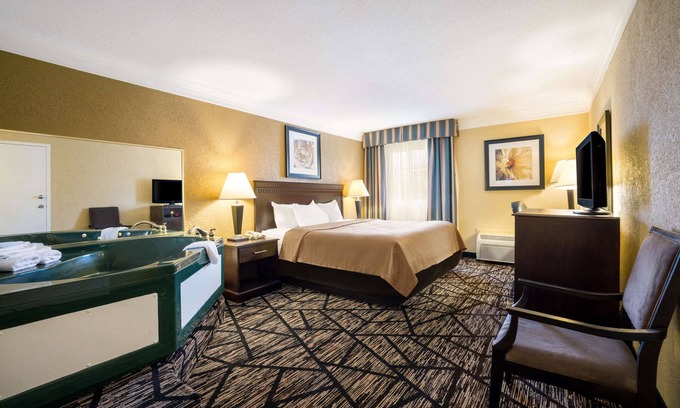 Lindbergh Lawns Hotel | Quality Inn & Suites Fairgrounds