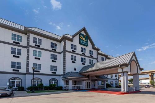 Northwest Dallas Hotel | Quality Inn & Suites I-35 E-Walnut Hill