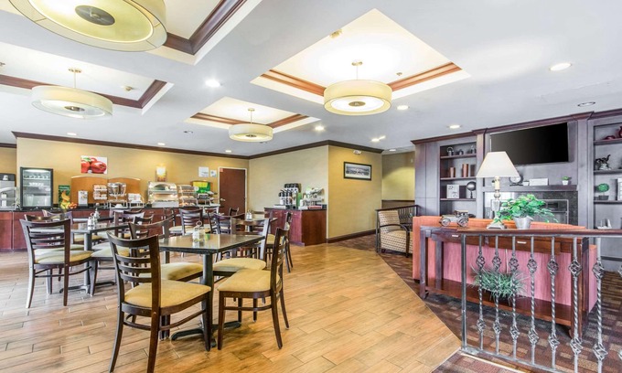 Greendale Hotel | Quality Inn & Suites Lawrenceburg