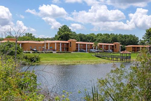 Mount Dora Hotel | Quality Inn & Suites Mt Dora North