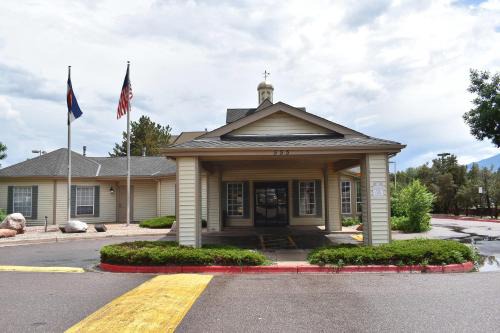 West Colorado Springs Hotel | Quality Inn & Suites Garden Of The Gods