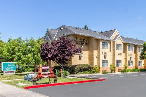 Santa Rosa Hotel | Quality Inn & Suites