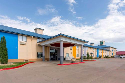 Wichita Falls Hotel | Quality Inn & Suites Wichita Falls I-44