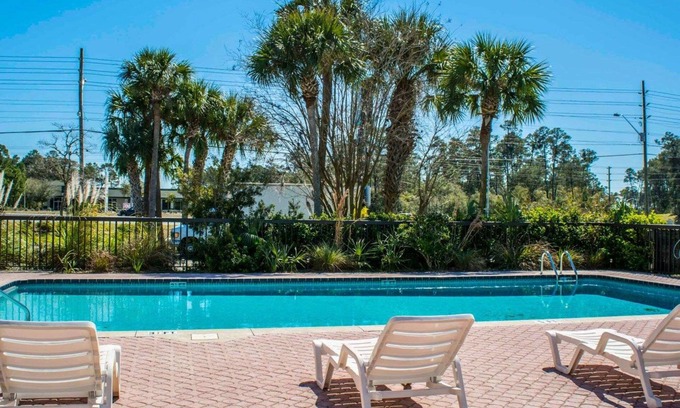 North Weeki Wachee Hotel | Quality Inn Weeki Wachee