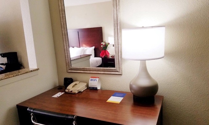 Las Colinas Hotel | Quality Suites Irving-Las Colinas