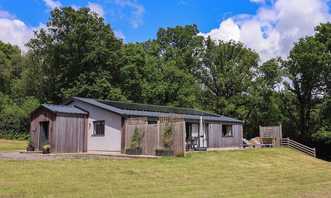 Honiton Cottage | QUANTOCK BARN, pet friendly, country holiday cottage in Honiton