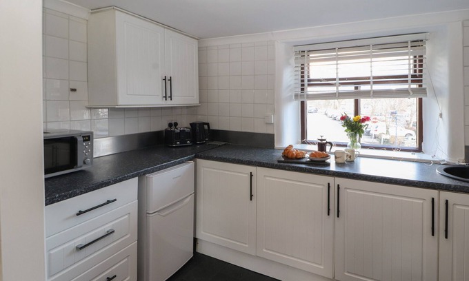 Newland Near Ulverston Cottage | QUARTER DECK, pet friendly, with a garden in Ulverston