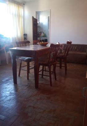 Rio Vermelho Apartment | Quarto no Rio Vermelho laranja