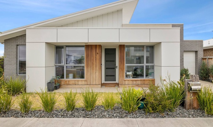 Torquay House | Quay One - Conveniently Located, Modern on Tassell