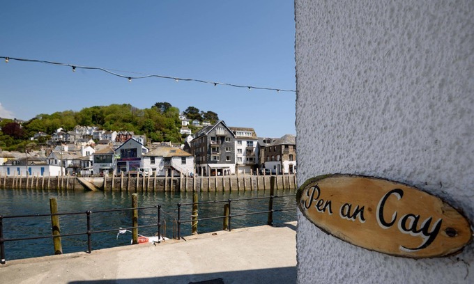 West Looe House | Quayside charm with a cosy, open-plan layout