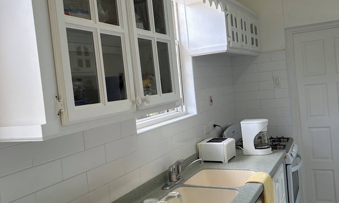 Saint Matthias Apartment | Queen Of Hearts - 5minutes walk to beautiful beaches