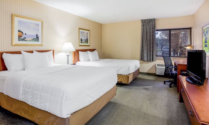 La Crosse Hotel | Queen Room With Two Queen Beds Non-Smoking