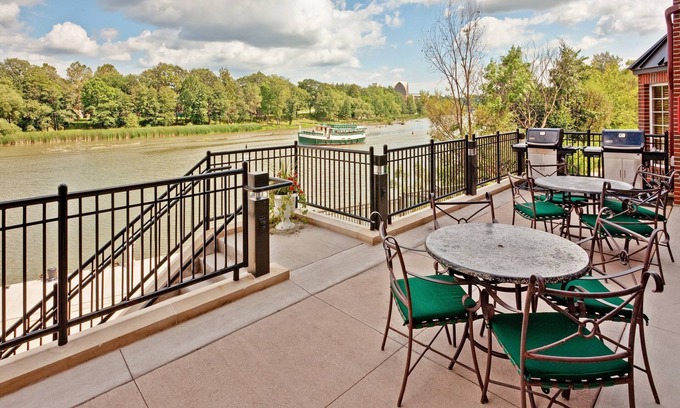 Rochester Apartment | Queen Studio with a River View | Just a Stroll from the University of Rochester