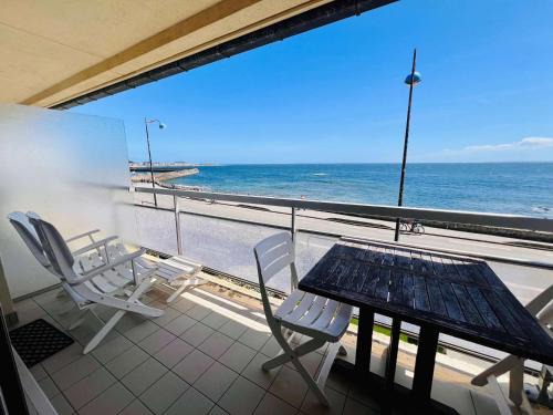 Quiberon Apartment | Quiberon - agréable 2 pièces avec vue sur le château, parking, animaux admis - FR-1-478-9