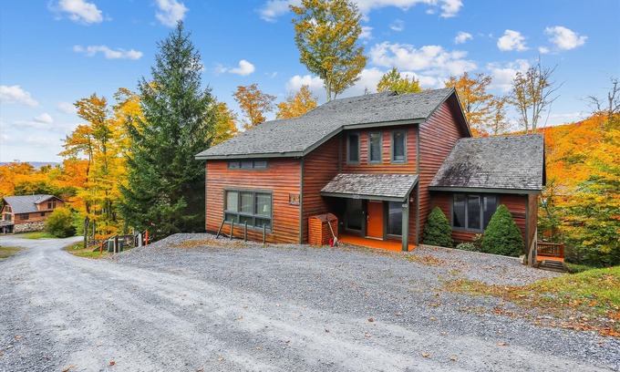 Northface House | Quick walk to Salamander! Year-round comfort. Welcome to Family Traditions