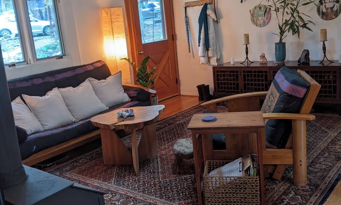 Batesville House | Quiet 2-bedroom house in the woods near Charlottesville, VA