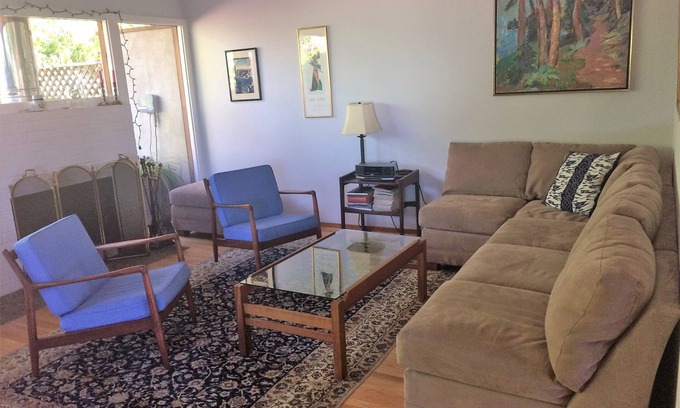 Northside House | Quiet 2100 sq ft home, 4 blocks to Cal campus, 5 to North Shattuck, great views