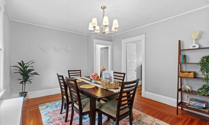West Hartford Apartment | Quiet 2BR Near Blueback Square - Free Parkking, Utilities & Wi-Fi