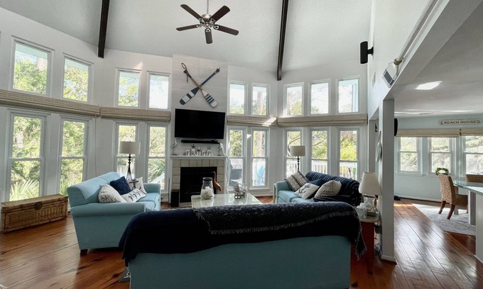 Deer Lake House | Quiet 3br/2ba Home with Cathedral Ceilings and Tons of Natural Light, 234 Deerfield Court