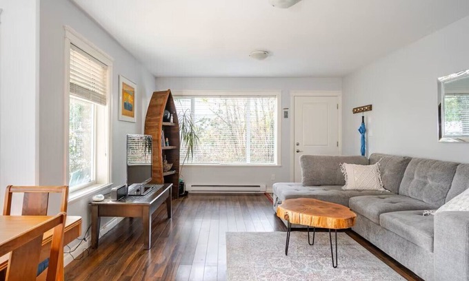 Victoria House | Quiet, Accessible Private Suite in View Royal, Near Victoria General Hospital