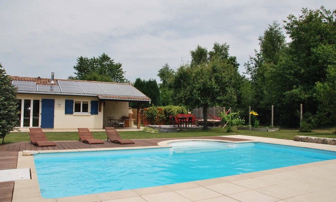 Quinsac House | Quiet, air-conditioned villa 15 minutes from Bordeaux with pool and spa