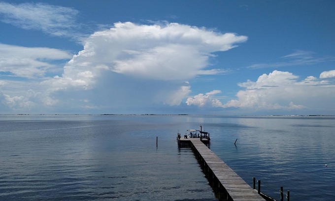 Gulf Breeze Condo | Quiet and cozy apartment on the sound