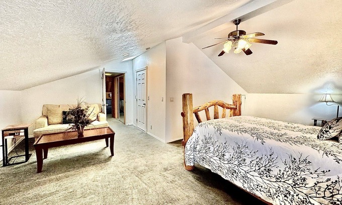 Whispering Forest House | Quiet and family friendly 3-bedroom house with WiFi in Big Bear near slopes