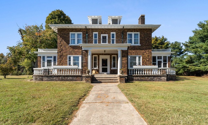 Woodford House | Quiet and Peaceful Century Old Farm House Stunning & Luxurious