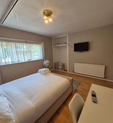 Caerau House | Quiet and professional friendly