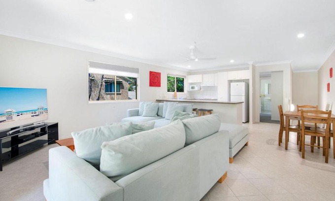 Tugun House | Quiet and Serene Duplex Close To Beach - GCHM